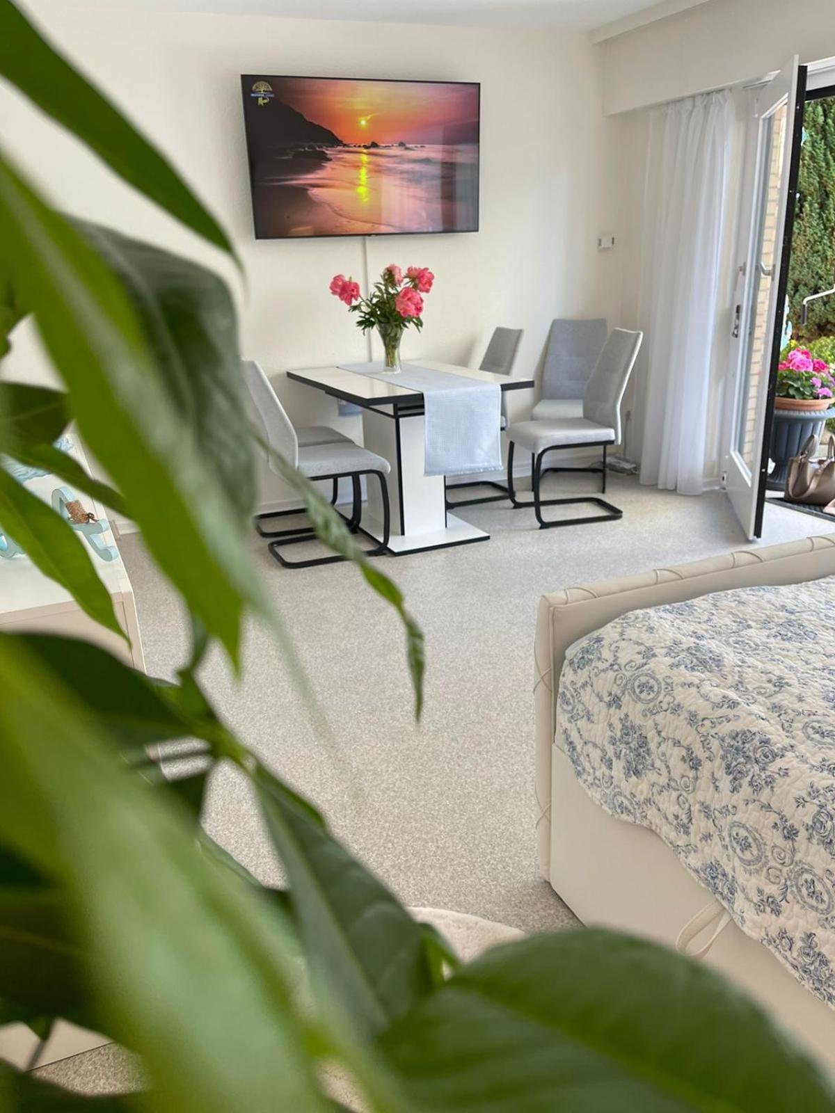 Ferienwohnung Strandoase Inklusive Terrasse Und Parkplatz - Sonnenseite 샬베우츠 외부 사진